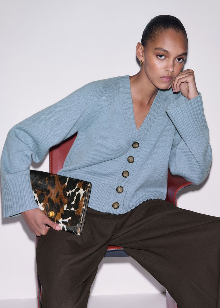 Relaxed women's fashion styling